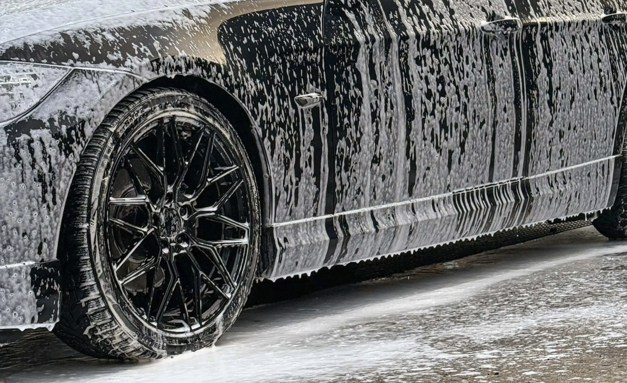 Trenger man skumkanon for å få bilen helt ren?