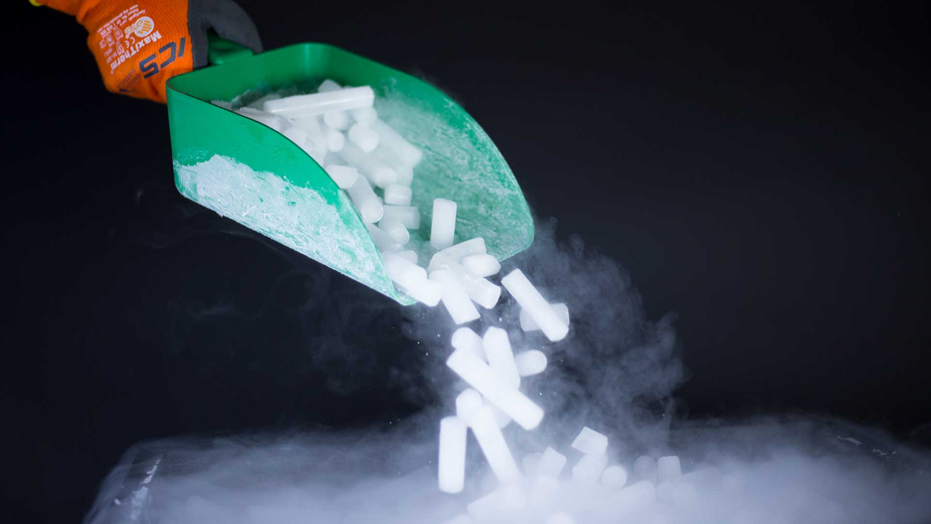 Hva er tørrisblåsing? - Rengjøring med tørris | Bilpleieboden